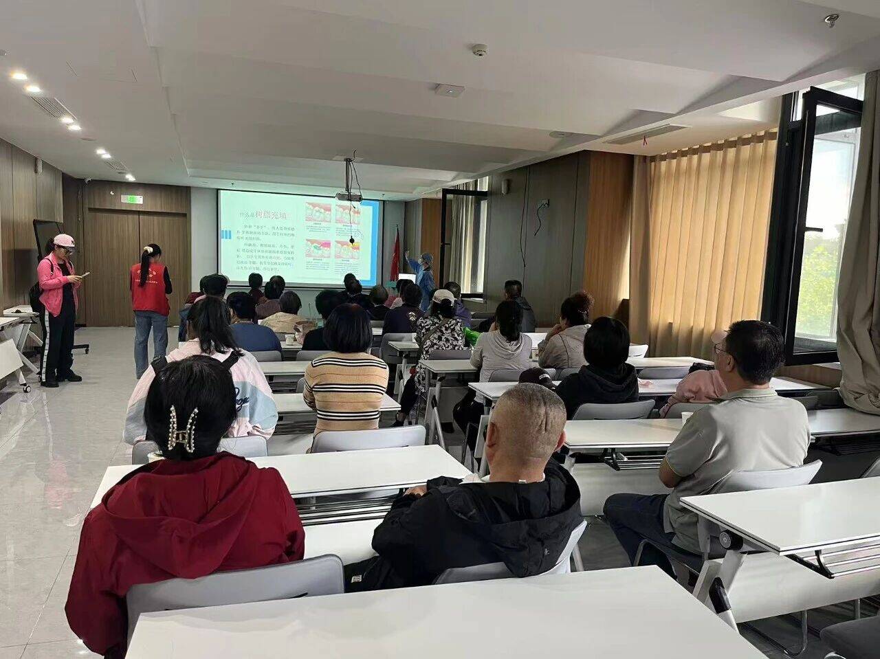 文化社区 | 李沧区大崂路社区义诊开启暖心口腔健康之旅 文化社区 | 李沧区大崂路社区义诊开启暖心口腔健康之旅