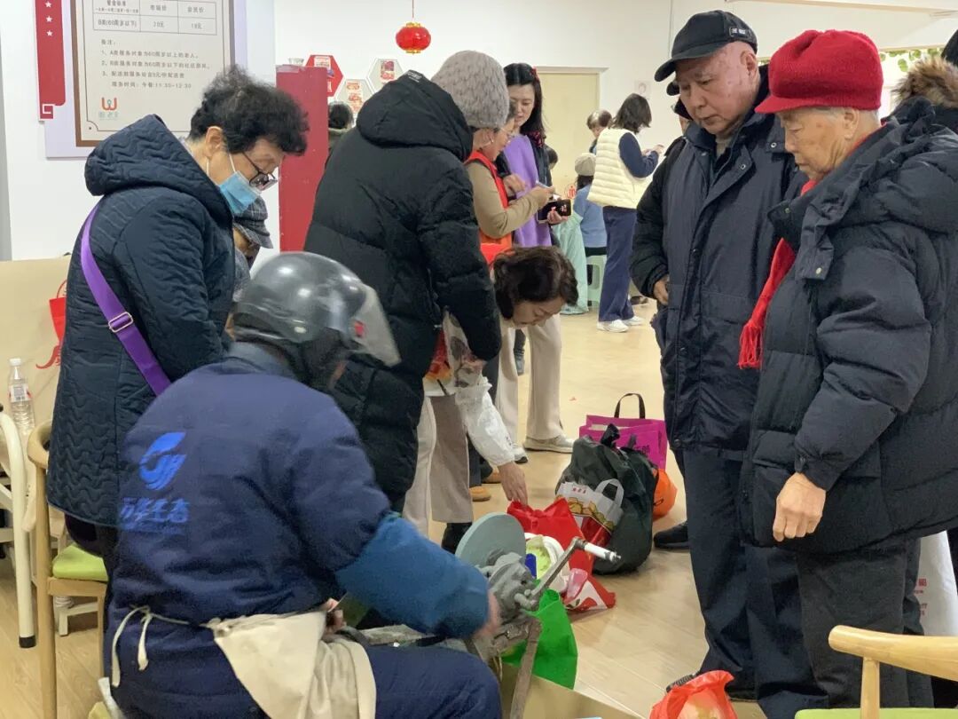 金家岭社工站牵头，海大麦岛社区暖心集市 + 青岛亿口康口腔公益同行