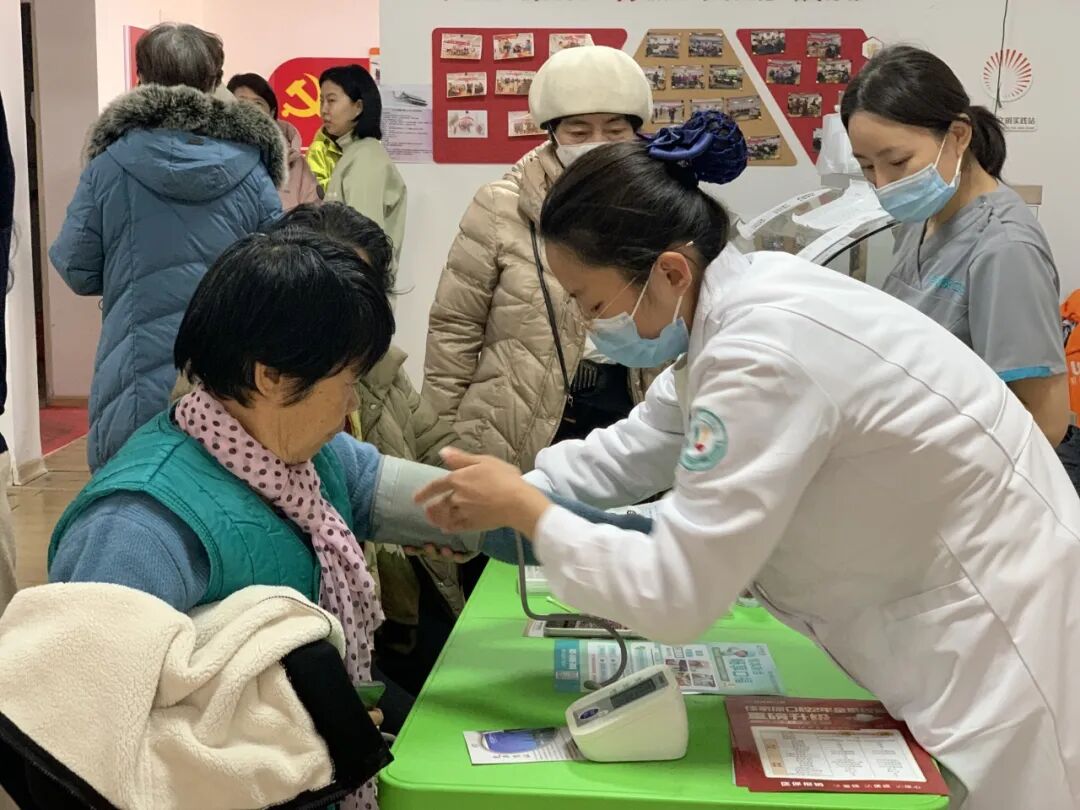 金家岭社工站牵头，海大麦岛社区暖心集市 + 青岛亿口康口腔公益同行